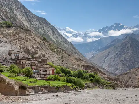 Lower Mustang Trek