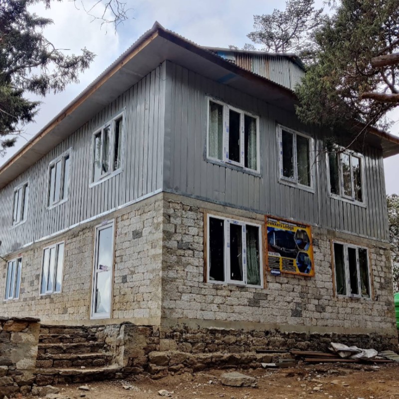 Traditional trekker’s lodge building in Tengboche village along the Everest trekking route